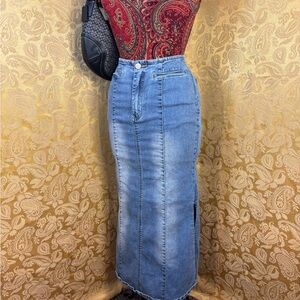✨Vintage Y2K Light Wash Denim Maxi Skirt✨